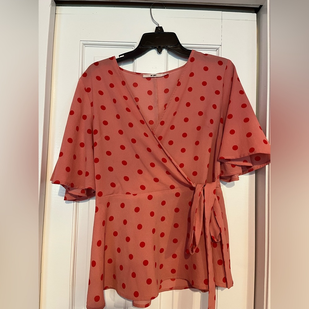 francesca’s Mi ami pink polka dot v neck wrap peplum blouse size L